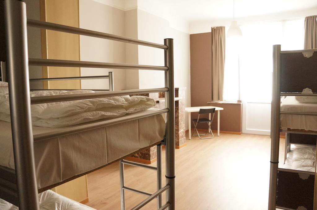 Es Hostel Saint-Gilles エクステリア 写真