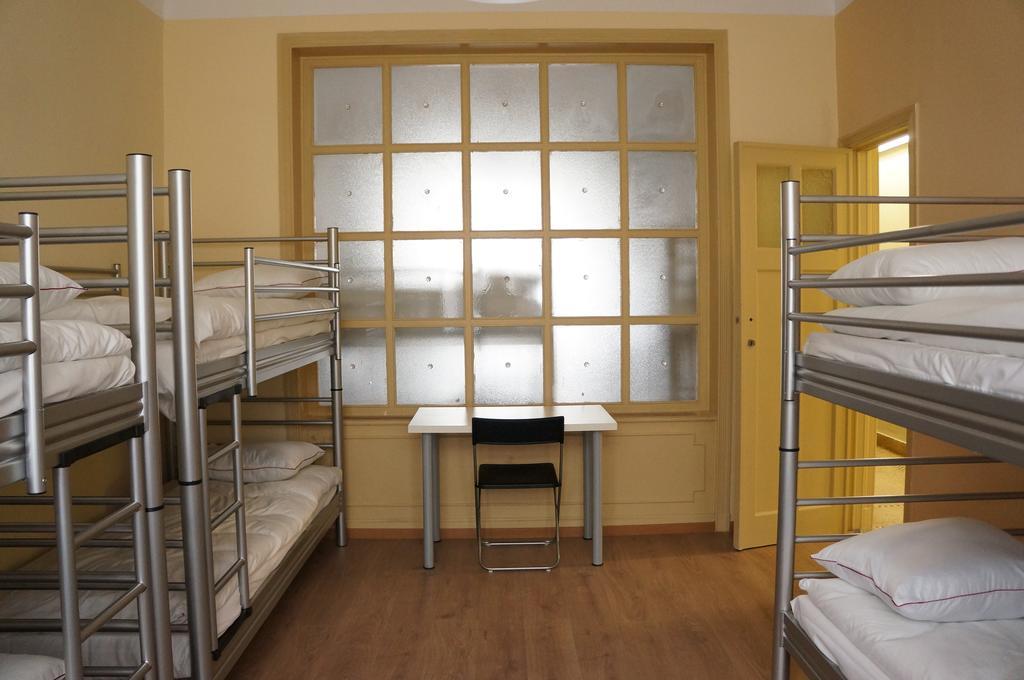 Es Hostel Saint-Gilles エクステリア 写真