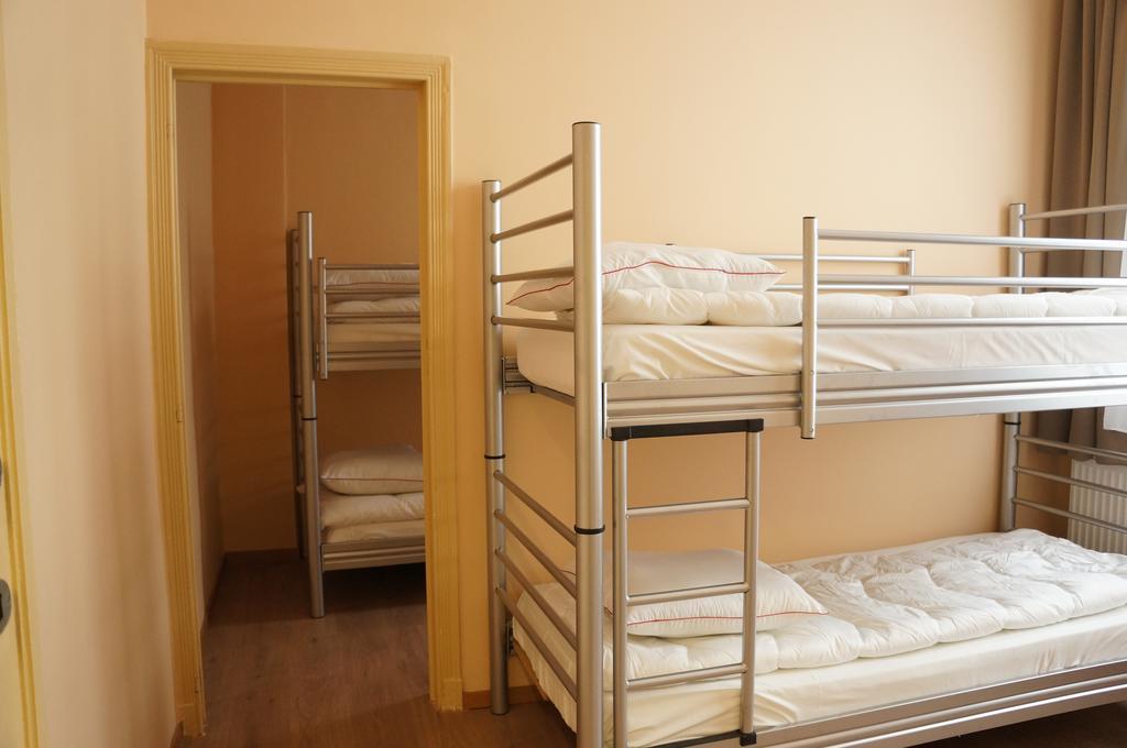 Es Hostel Saint-Gilles エクステリア 写真