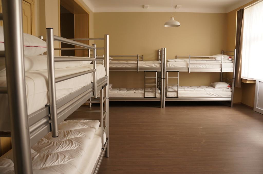 Es Hostel Saint-Gilles エクステリア 写真