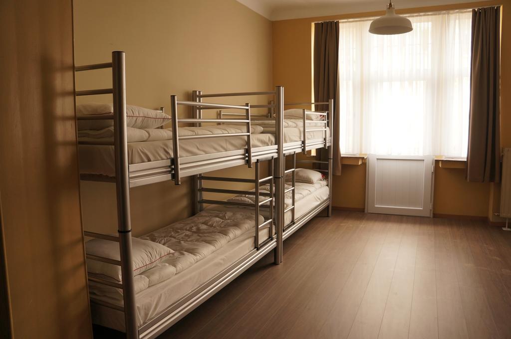 Es Hostel Saint-Gilles エクステリア 写真
