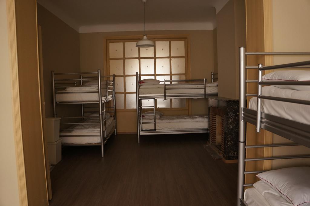 Es Hostel Saint-Gilles エクステリア 写真