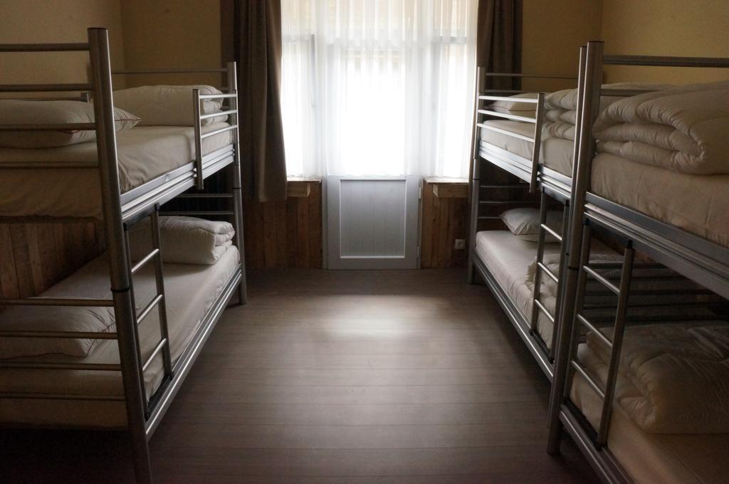 Es Hostel Saint-Gilles エクステリア 写真