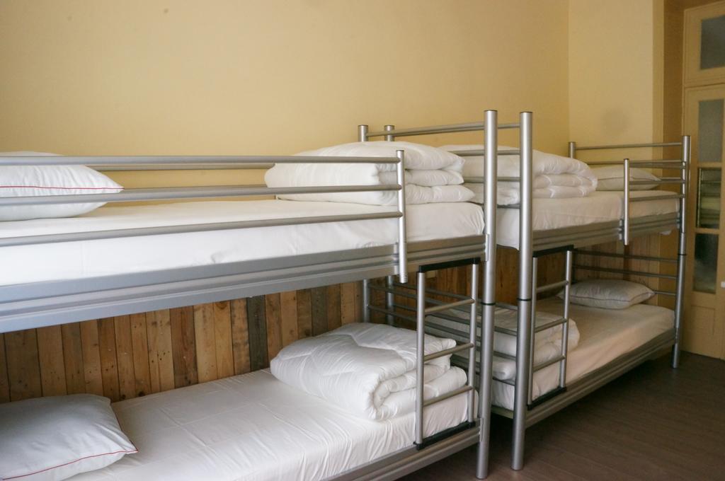 Es Hostel Saint-Gilles エクステリア 写真