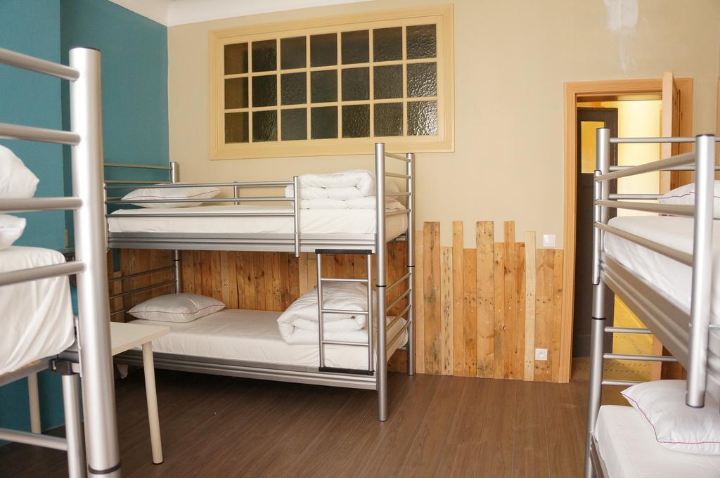 Es Hostel Saint-Gilles エクステリア 写真
