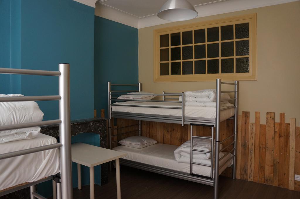 Es Hostel Saint-Gilles エクステリア 写真