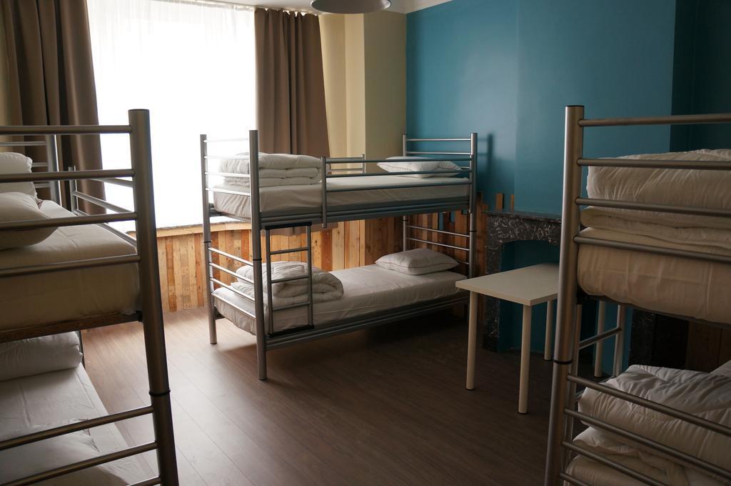 Es Hostel Saint-Gilles エクステリア 写真