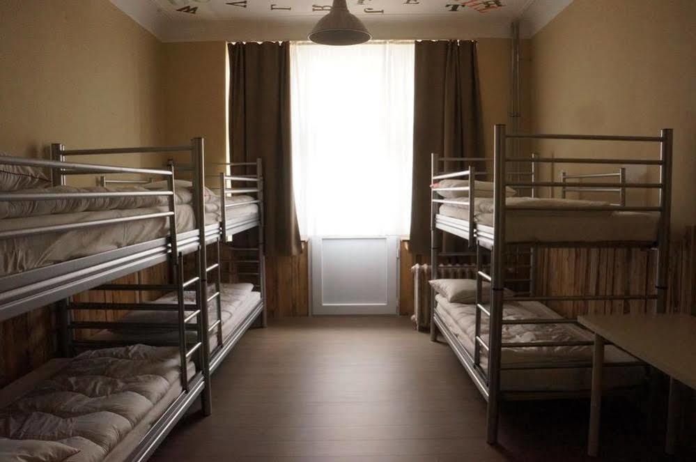 Es Hostel Saint-Gilles エクステリア 写真
